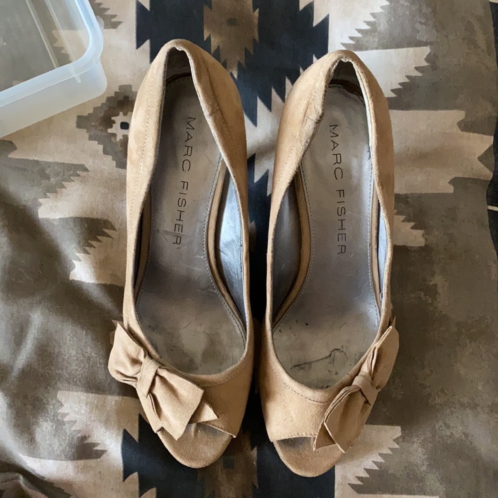Marc Fisher tan, suede pumps size 8 (4” heels).